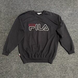 Vintage FILA Men’s Black Logo Crewneck Sweatshirt in XL